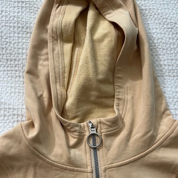 Lululemon Crop - Picture 3 of 8